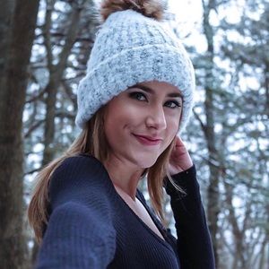 Meet your Posher, Caitlin